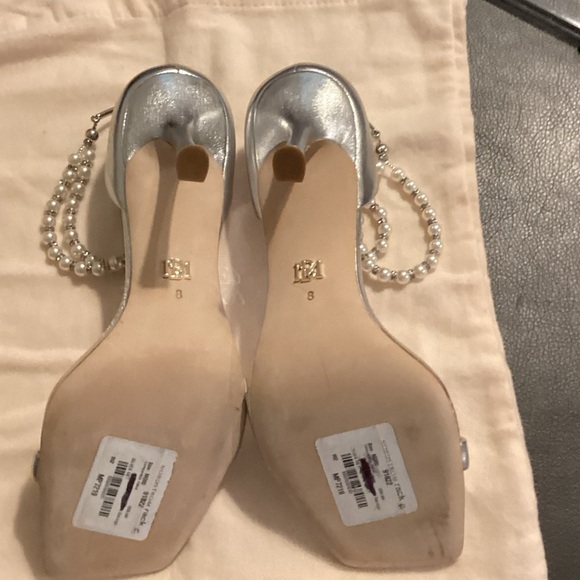 Badgley Mischka Size 8 Metallic Silver Heels with Pearl Accents - Picture 4 of 7